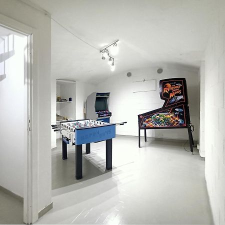 Game House In The Center Milão Exterior foto